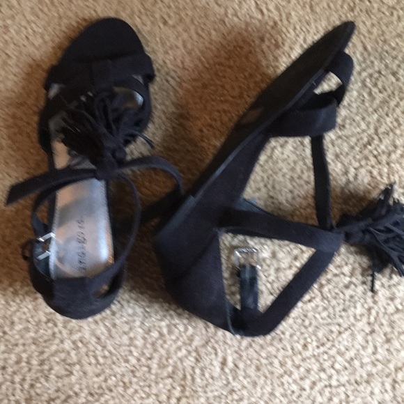 Only worn once black fringe heels - Picture 4 of 4